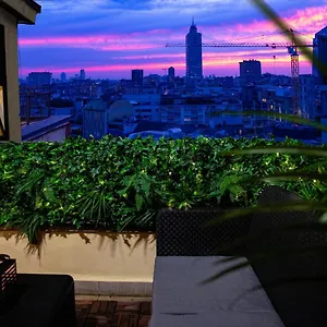 The Attic - Netflix Apartment Milan